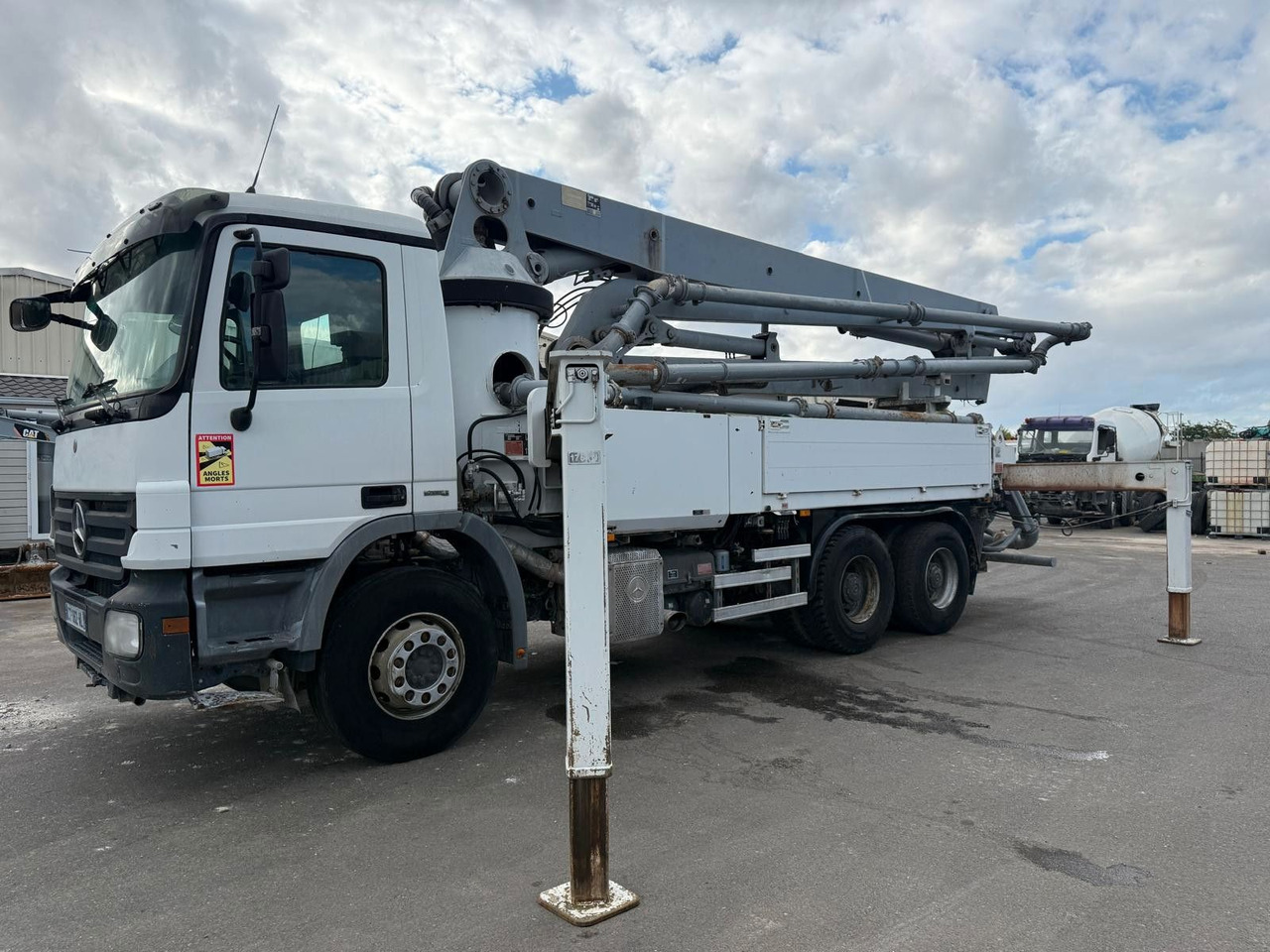 Mercedes-Benz Actros - Concrete pump truck: picture 1 Mercedes-Benz Actros - Concrete pump truck: picture 1