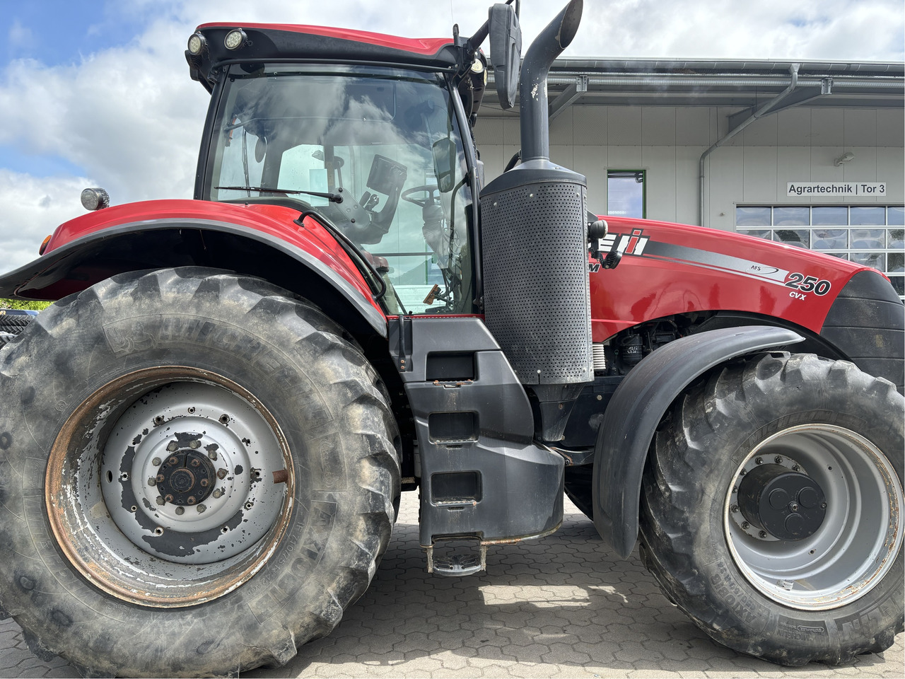 Case IH CVX 310 - Farm tractor: picture 2 Case IH CVX 310 - Farm tractor: picture 2