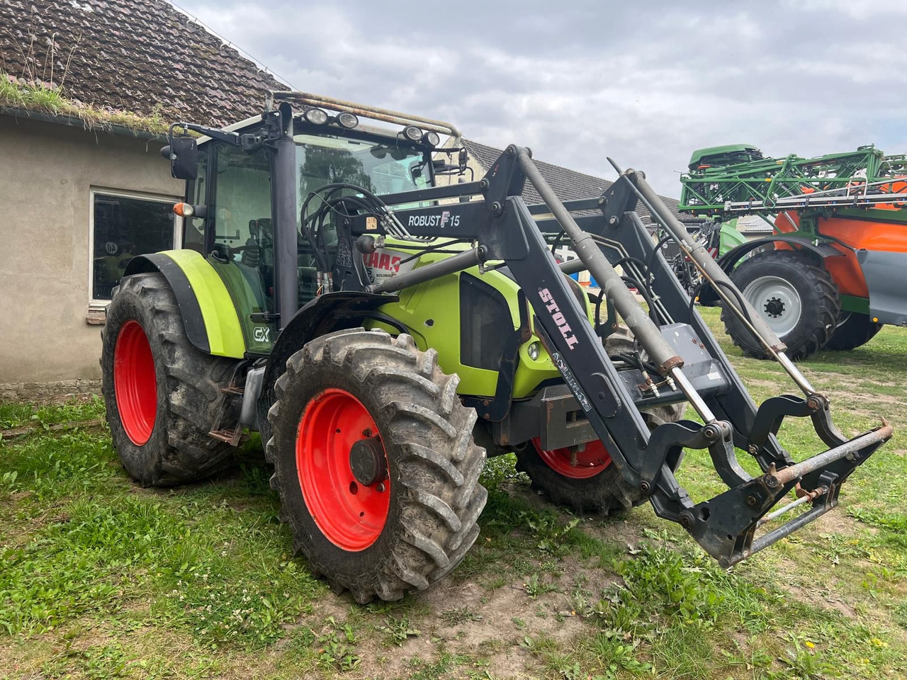 Claas Axos 340 - Farm tractor: picture 1 Claas Axos 340 - Farm tractor: picture 1