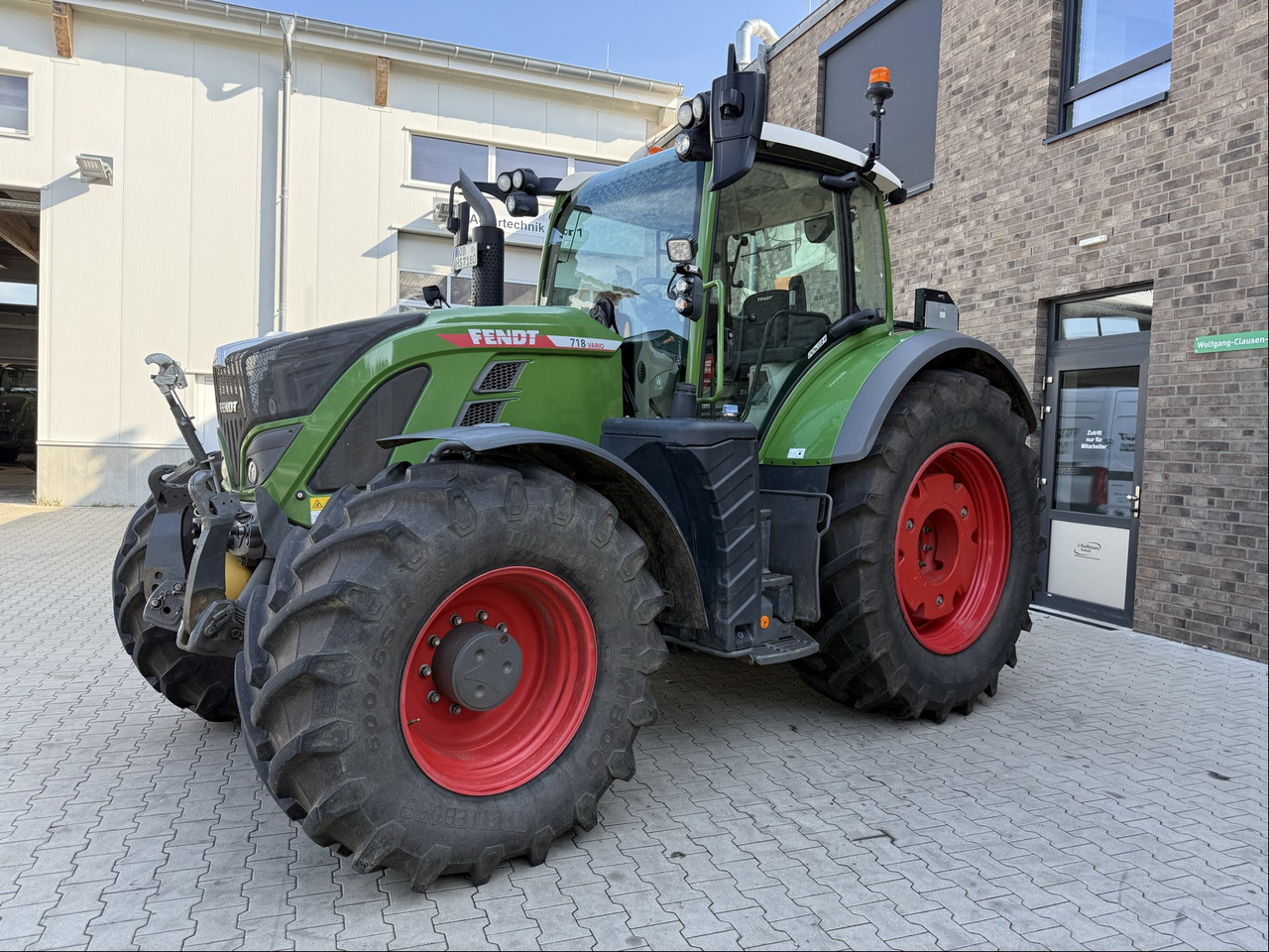 Fendt 718 Vario Gen6 PowerPlus - Farm tractor: picture 1 Fendt 718 Vario Gen6 PowerPlus - Farm tractor: picture 1