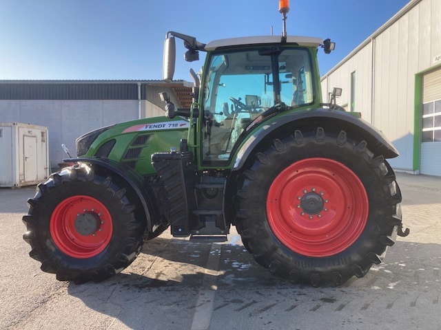 Fendt 718 Vario S4 Profi - Farm tractor: picture 1 Fendt 718 Vario S4 Profi - Farm tractor: picture 1