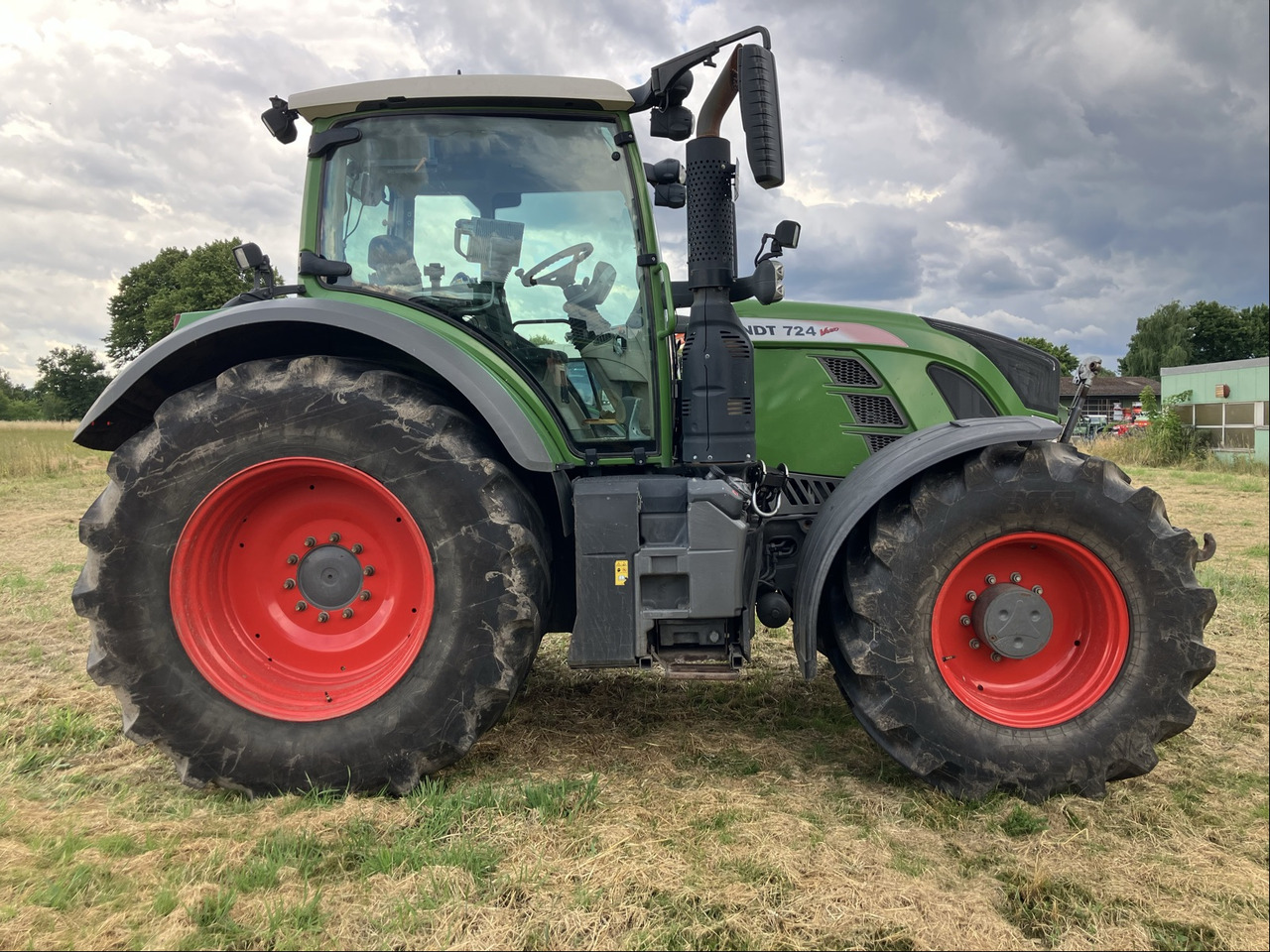 Farm tractor Fendt 724 Vario S4: picture 7