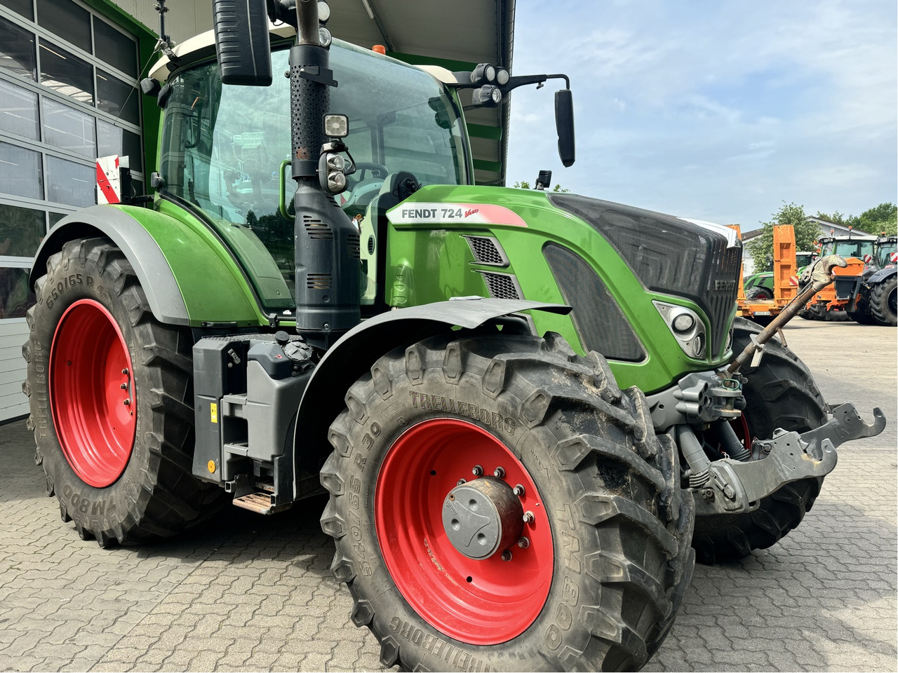 Farm tractor Fendt 724 Vario S4: picture 7