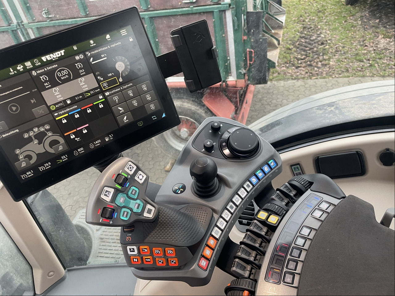 Fendt 728 Vario Gen7 Profi Setting1 - Farm tractor: picture 2 Fendt 728 Vario Gen7 Profi Setting1 - Farm tractor: picture 2