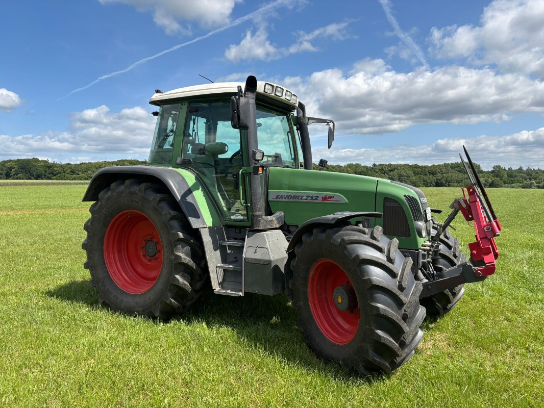 Farm tractor Fendt Favorit 712 Vario: picture 10