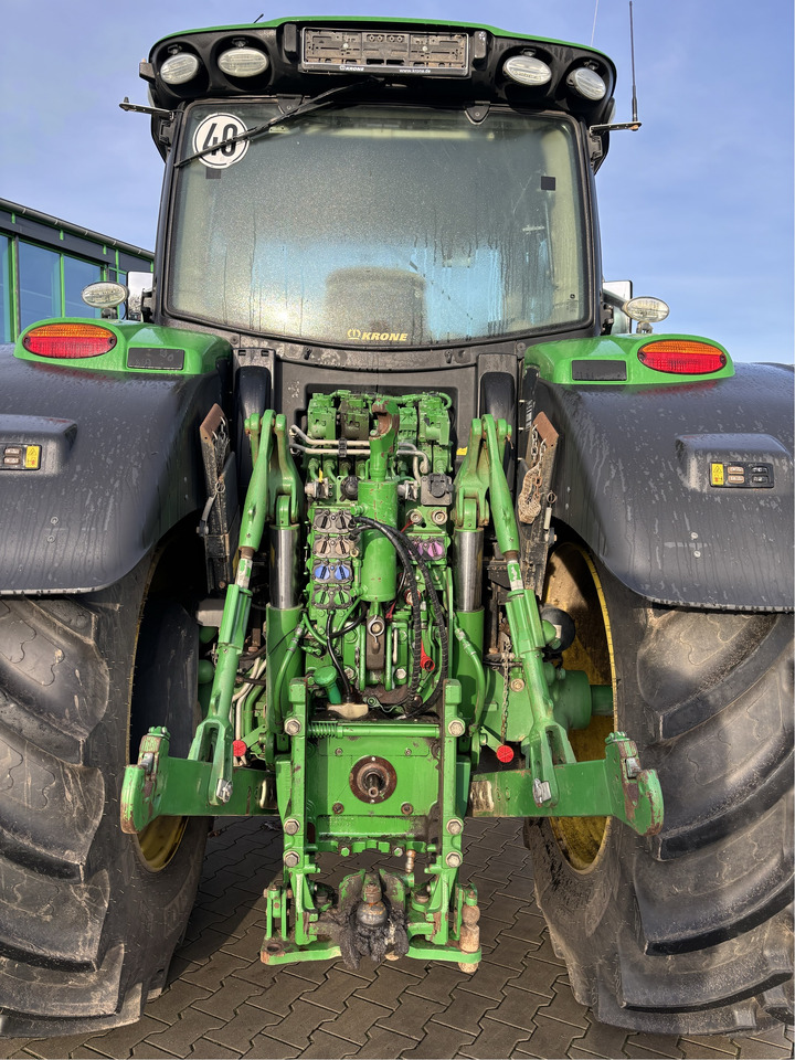 John Deere 6215R - Farm tractor: picture 5 John Deere 6215R - Farm tractor: picture 5