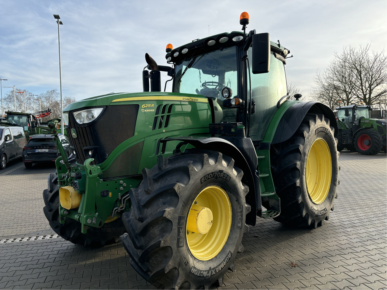 John Deere 6215R - Farm tractor: picture 1 John Deere 6215R - Farm tractor: picture 1