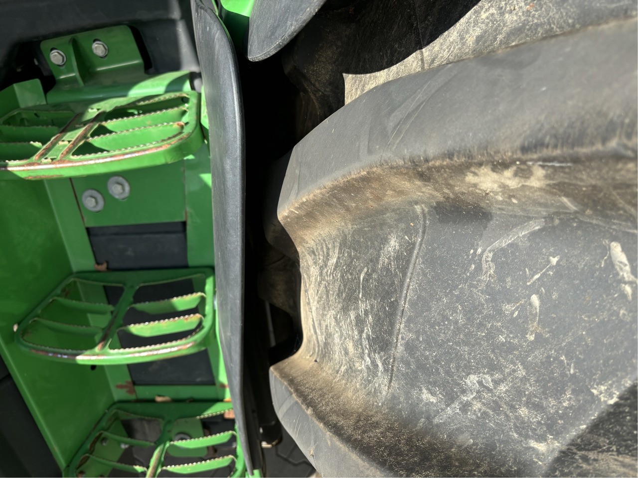 John Deere 6230 R - Farm tractor: picture 3 John Deere 6230 R - Farm tractor: picture 3