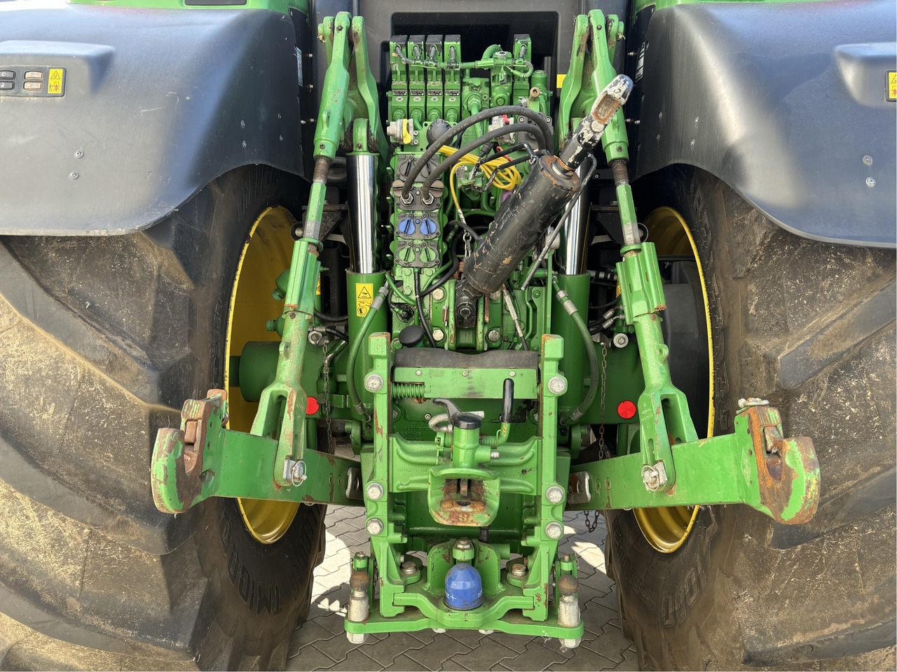 John Deere 6230 R - Farm tractor: picture 5 John Deere 6230 R - Farm tractor: picture 5