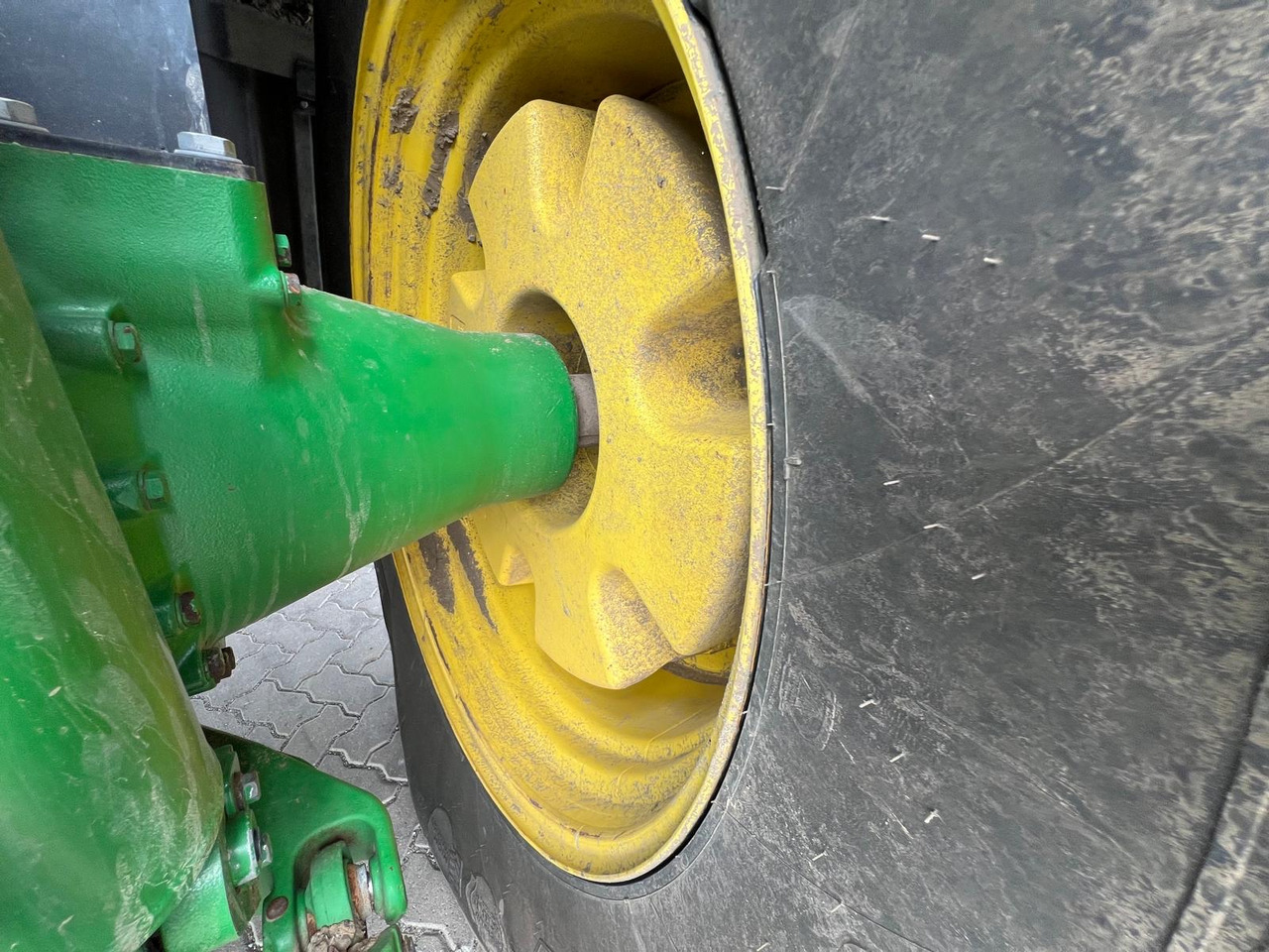 John Deere 7310 R - Farm tractor: picture 3 John Deere 7310 R - Farm tractor: picture 3