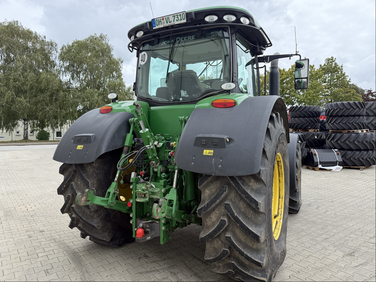 John Deere 7310R E23 - Farm tractor: picture 4 John Deere 7310R E23 - Farm tractor: picture 4