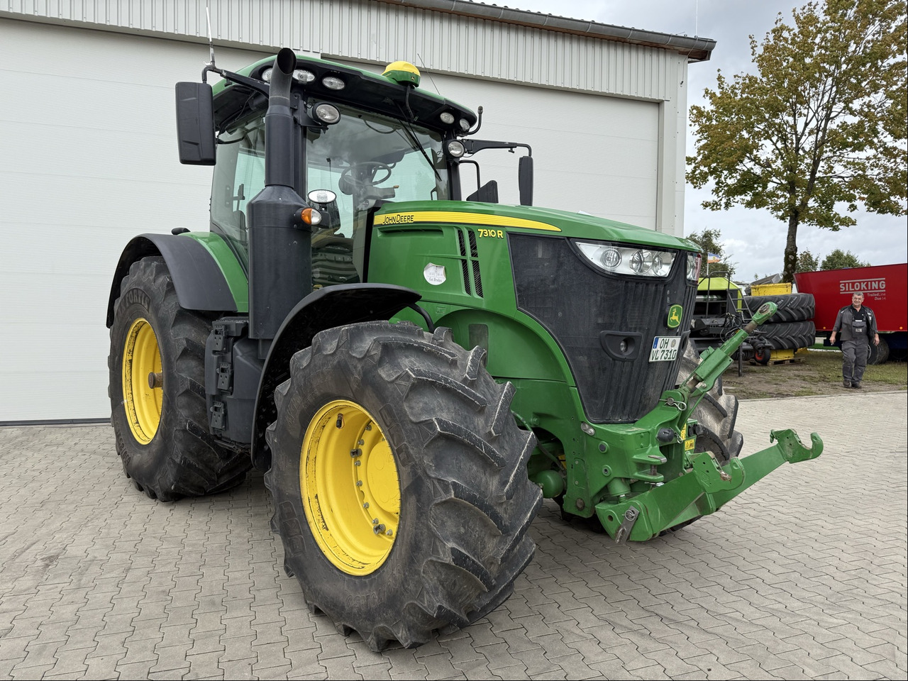 John Deere 7310R E23 - Farm tractor: picture 1 John Deere 7310R E23 - Farm tractor: picture 1