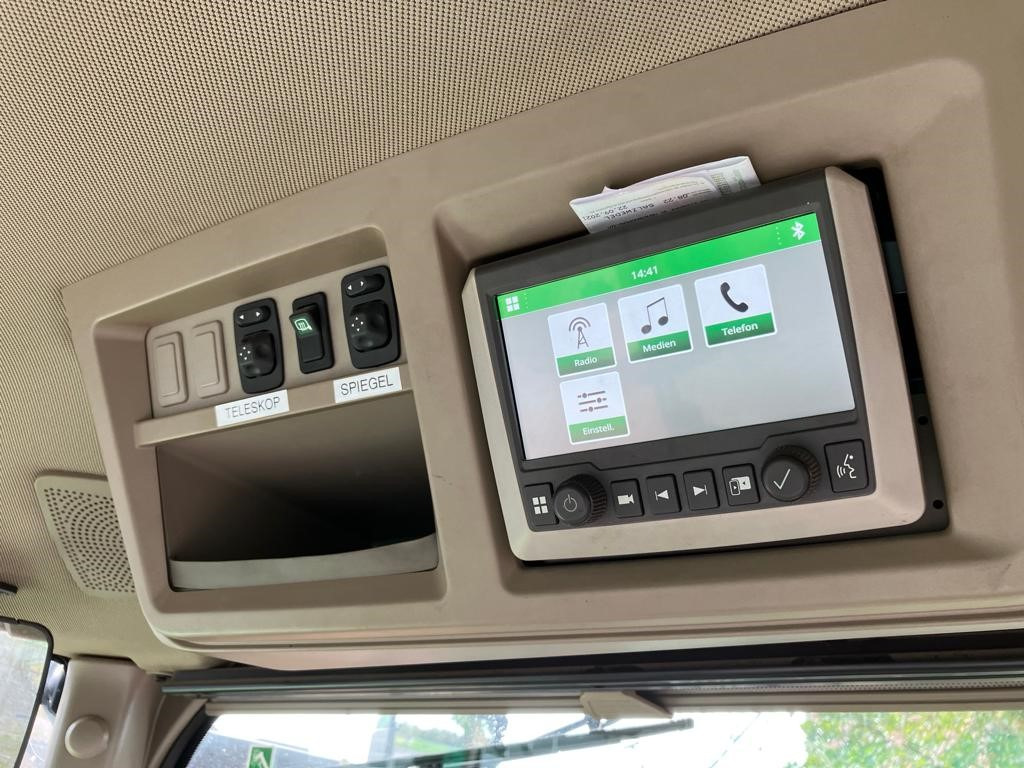 John Deere 7R 330 - Farm tractor: picture 5 John Deere 7R 330 - Farm tractor: picture 5