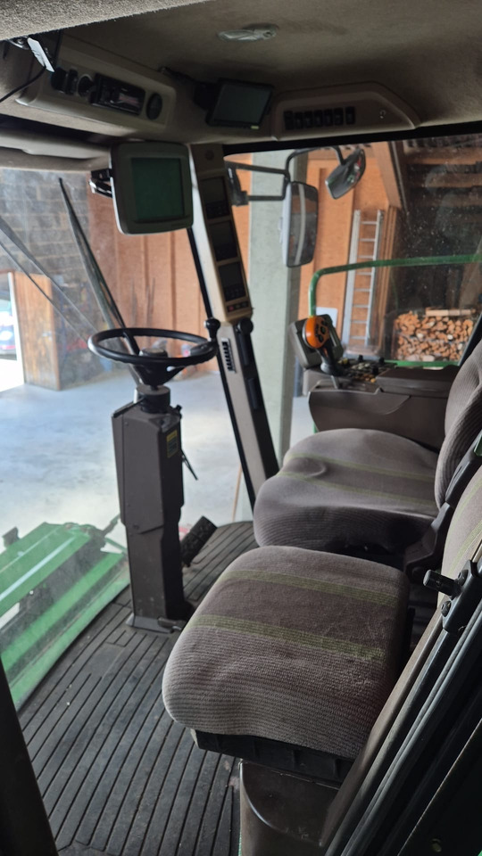 John Deere T660 i Hillmaster - Combine harvester: picture 2 John Deere T660 i Hillmaster - Combine harvester: picture 2