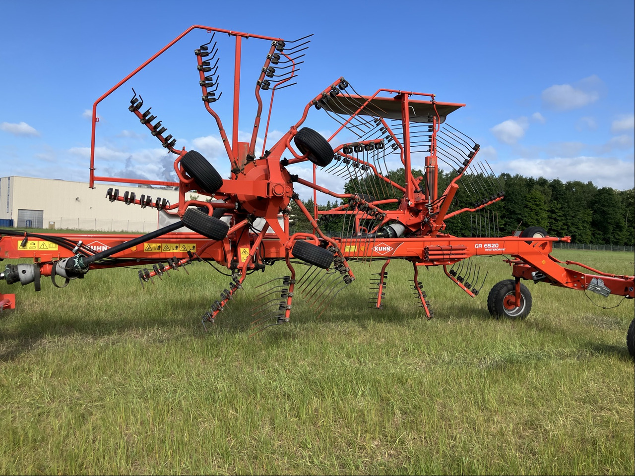 Kuhn 6520 - Tedder/ Rake: picture 1 Kuhn 6520 - Tedder/ Rake: picture 1
