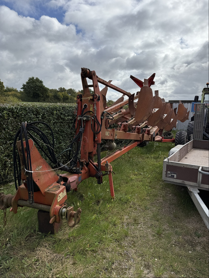 Kuhn Volldrehpflug - Plow: picture 1 Kuhn Volldrehpflug - Plow: picture 1