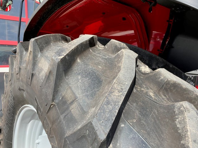 New Farm tractor Massey Ferguson 5712 M 4WD Cab Essential: picture 7