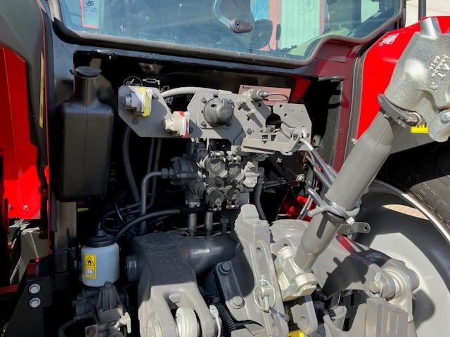 New Farm tractor Massey Ferguson 5712 M 4WD Cab Essential: picture 9