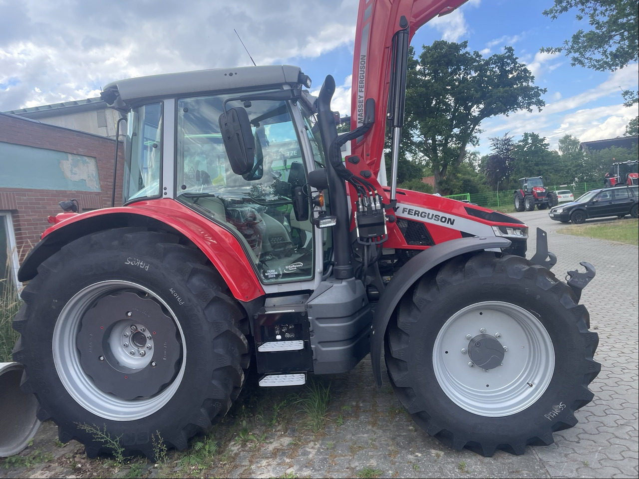 Massey Ferguson 5S.135 Dyna 4 Efficient - Farm tractor: picture 1 Massey Ferguson 5S.135 Dyna 4 Efficient - Farm tractor: picture 1