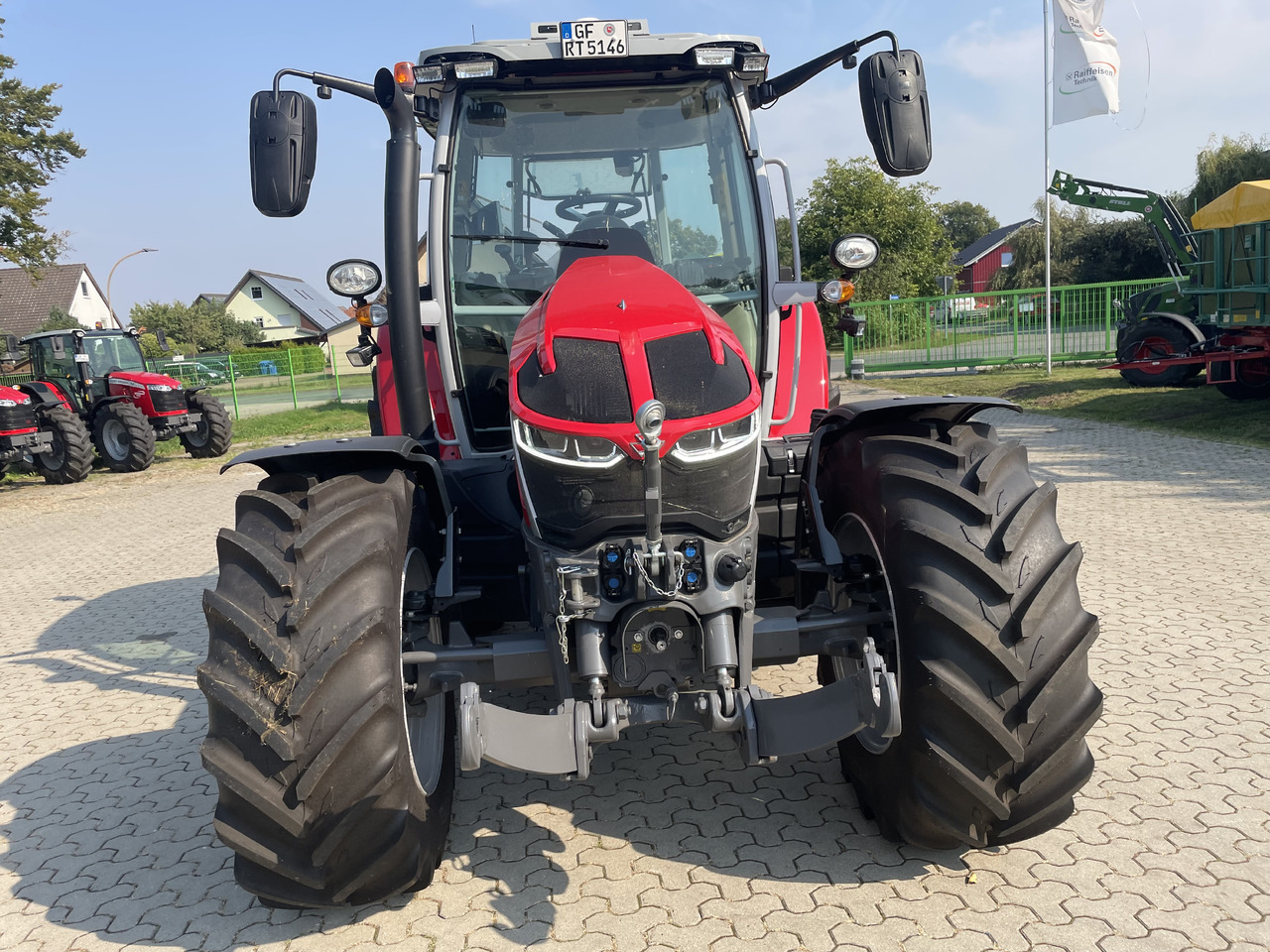 Massey Ferguson 5S.145 Dyna-6 Exclusive - Farm tractor: picture 3 Massey Ferguson 5S.145 Dyna-6 Exclusive - Farm tractor: picture 3