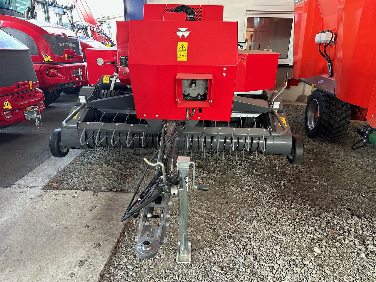 Massey Ferguson Hochdruckpresse 1840 - Bale wrapper: picture 3 Massey Ferguson Hochdruckpresse 1840 - Bale wrapper: picture 3