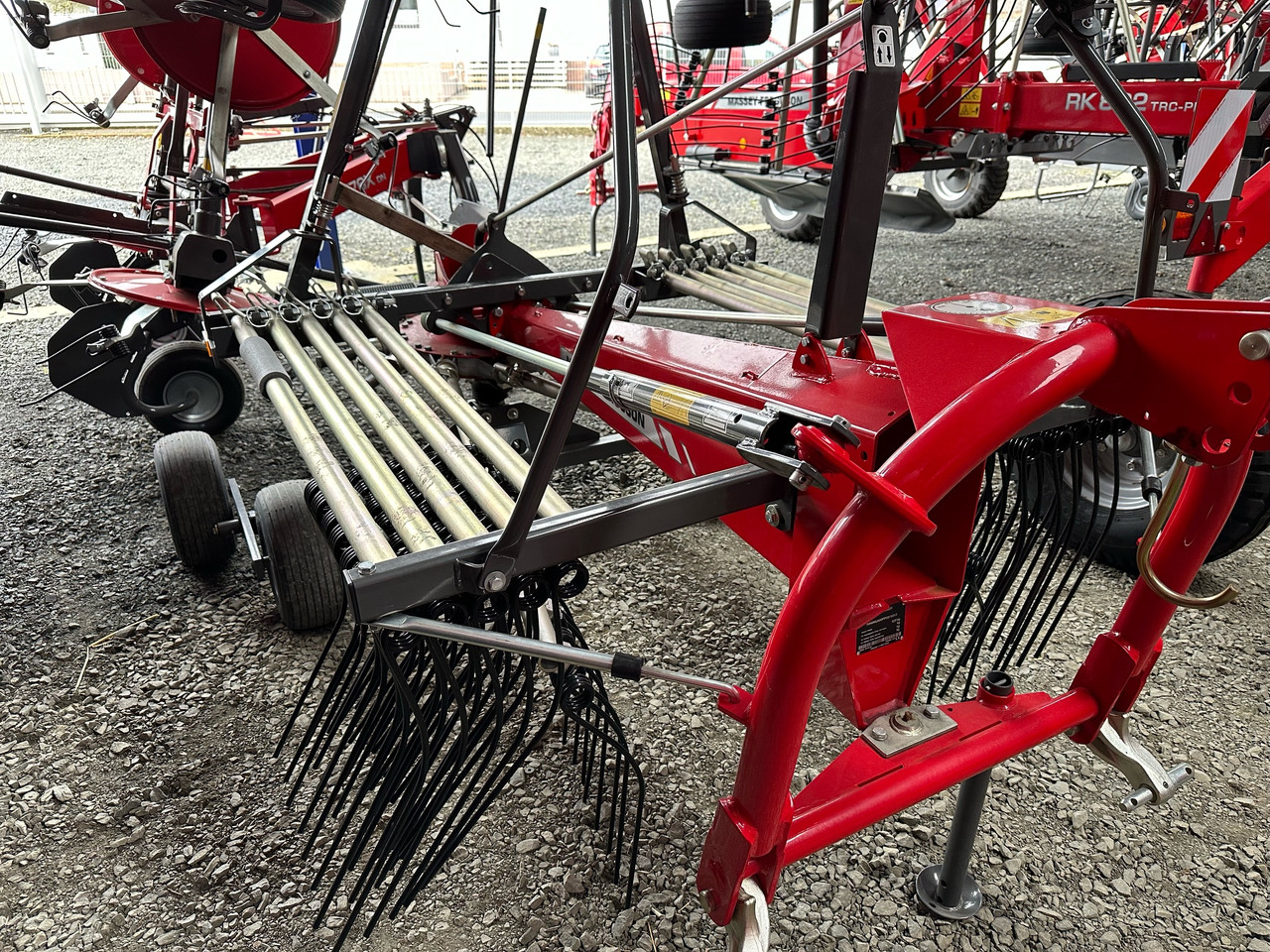 Massey Ferguson RK 451 DN - Tedder/ Rake: picture 1 Massey Ferguson RK 451 DN - Tedder/ Rake: picture 1