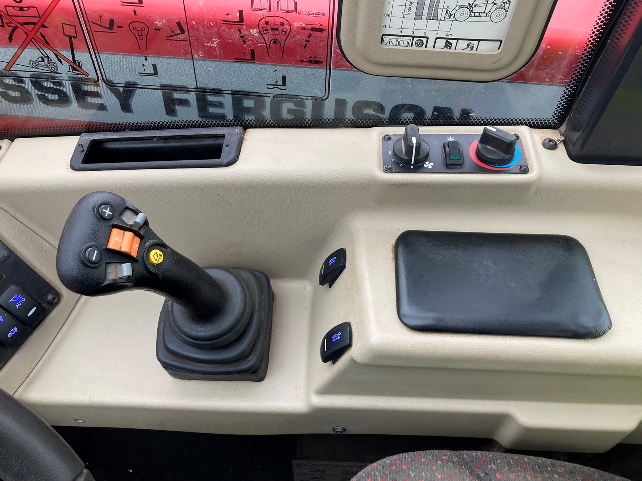 Massey Ferguson Telekoplader TH 7038 - Telescopic handler: picture 3 Massey Ferguson Telekoplader TH 7038 - Telescopic handler: picture 3