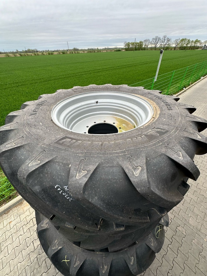 Massey Ferguson VF600/60R28 VF650/60R42 - Farm tractor: picture 2 Massey Ferguson VF600/60R28 VF650/60R42 - Farm tractor: picture 2