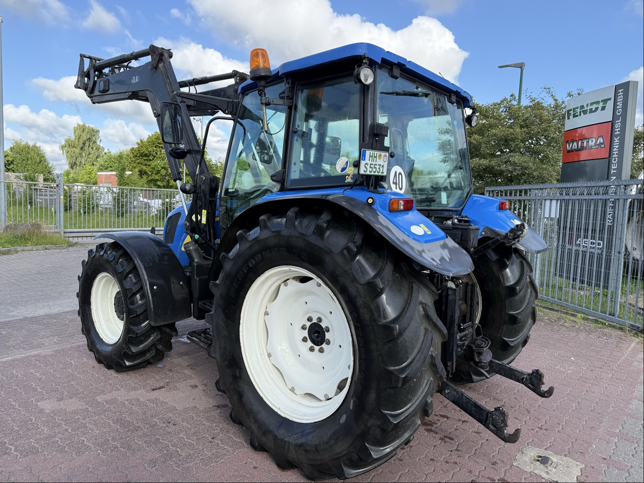 New Holland T5050 - Farm tractor: picture 2 New Holland T5050 - Farm tractor: picture 2