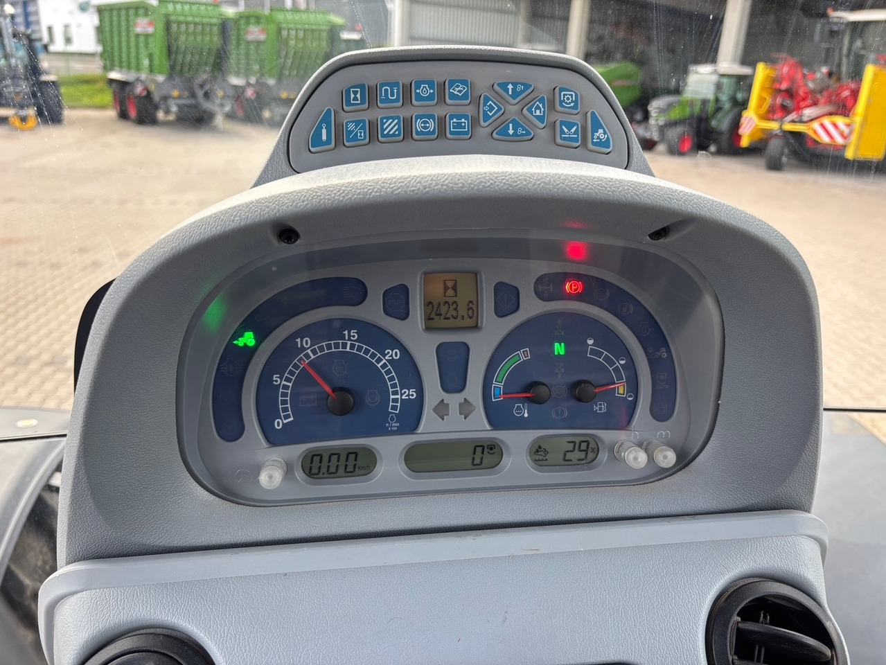 New Holland T6.140 Auto Command - Farm tractor: picture 2 New Holland T6.140 Auto Command - Farm tractor: picture 2