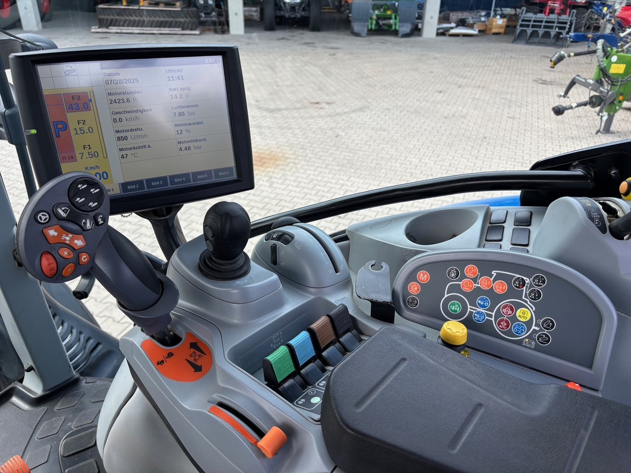 New Holland T6.140 Auto Command - Farm tractor: picture 3 New Holland T6.140 Auto Command - Farm tractor: picture 3