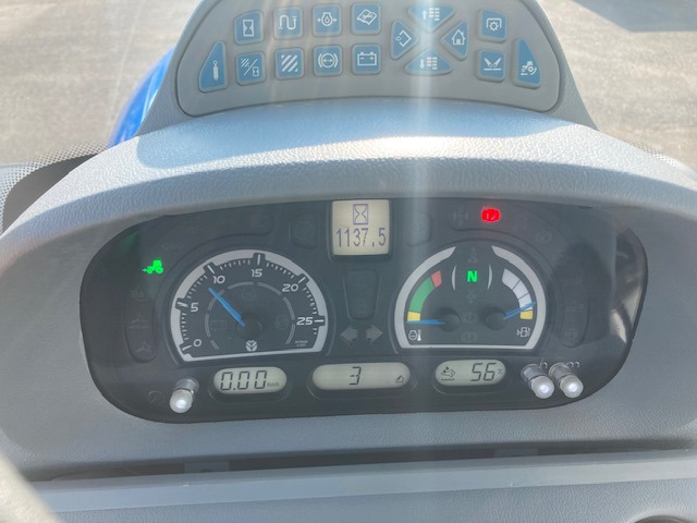 New Holland T6.155 AutoCommand - Farm tractor: picture 2 New Holland T6.155 AutoCommand - Farm tractor: picture 2