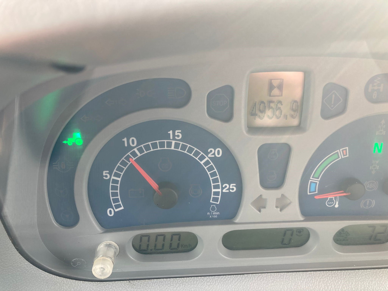 New Holland T7.200 Autocommand - Farm tractor: picture 5 New Holland T7.200 Autocommand - Farm tractor: picture 5