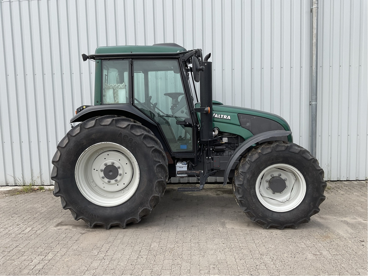 Valtra A 93 - Farm tractor: picture 1 Valtra A 93 - Farm tractor: picture 1