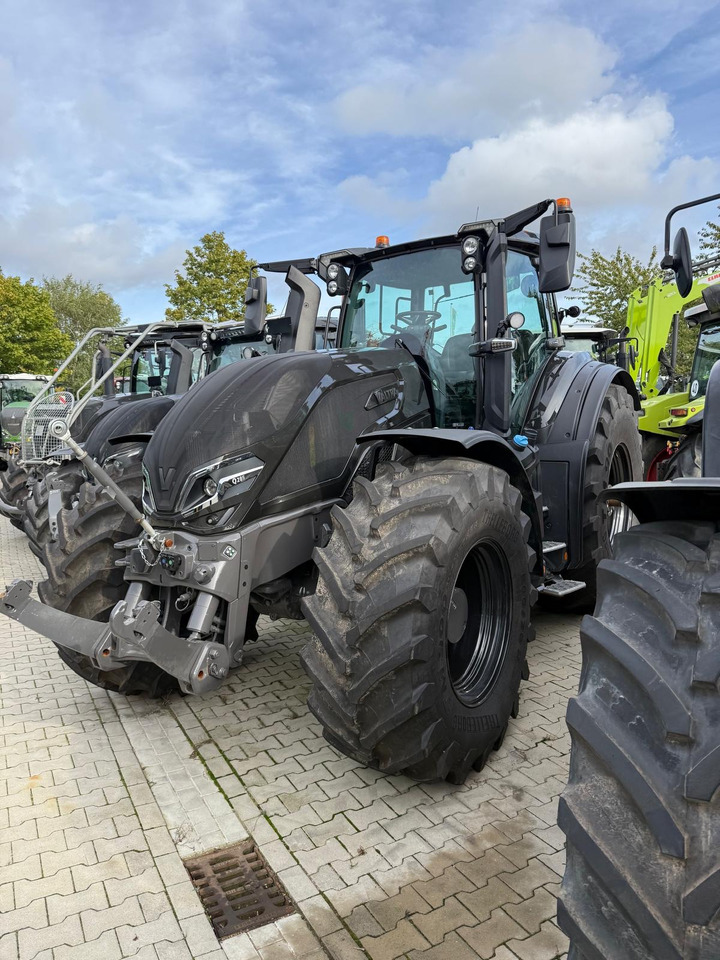 Valtra Q 285 Rückfahrienrichtung - Farm tractor: picture 1 Valtra Q 285 Rückfahrienrichtung - Farm tractor: picture 1