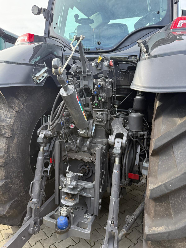 Valtra Q 285 Rückfahrienrichtung - Farm tractor: picture 2 Valtra Q 285 Rückfahrienrichtung - Farm tractor: picture 2