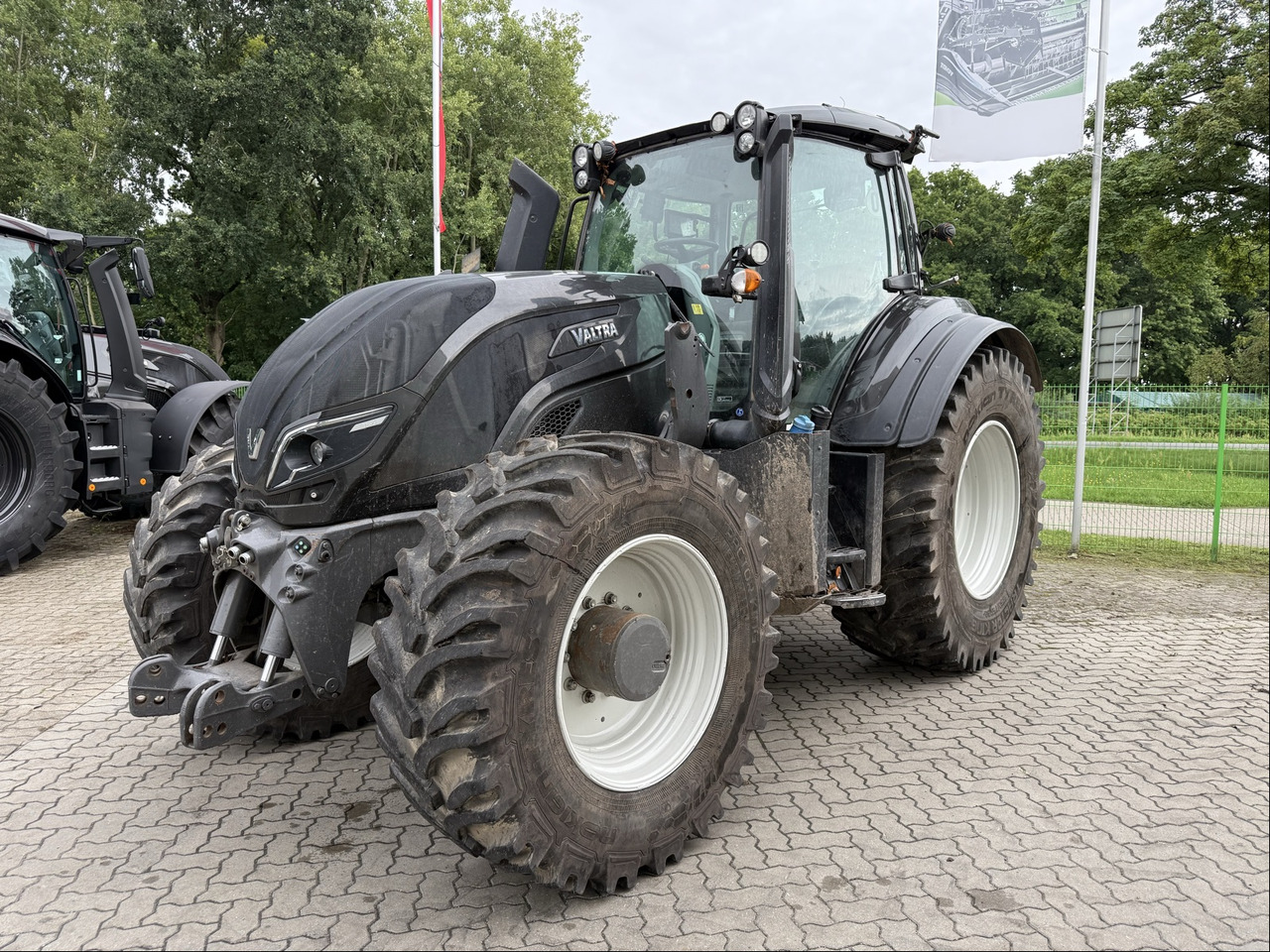 Valtra T254 Versu TwinTrac - Farm tractor: picture 2 Valtra T254 Versu TwinTrac - Farm tractor: picture 2
