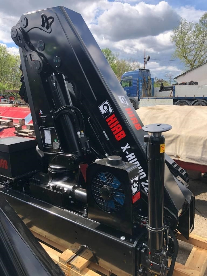 Hiab X-HiDuo 228 E-4 - Loader crane for Truck: picture 1 Hiab X-HiDuo 228 E-4 - Loader crane for Truck: picture 1