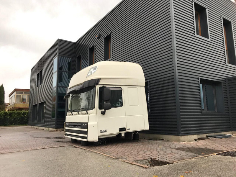 DAF XF 105 Euro 5 - Cab and interior for Truck: picture 2 DAF XF 105 Euro 5 - Cab and interior for Truck: picture 2