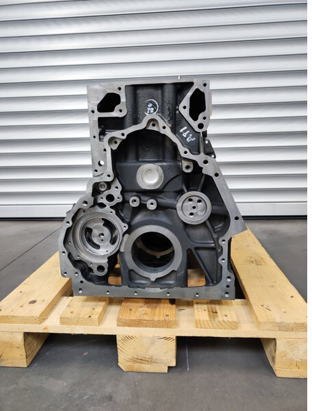 MAN D2676 Euro 6 - Crankcase for Truck: picture 2 MAN D2676 Euro 6 - Crankcase for Truck: picture 2