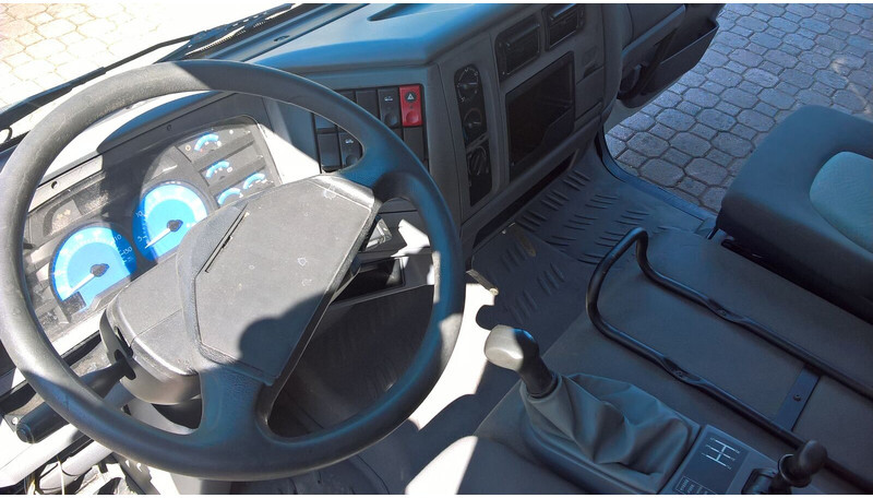 Renault PREMIUM DISTRIBUTION - KERAX - Cab and interior for Truck: picture 2 Renault PREMIUM DISTRIBUTION - KERAX - Cab and interior for Truck: picture 2