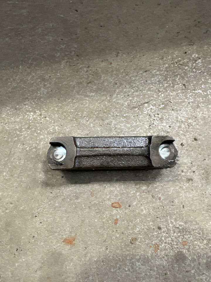 DAF BRIDGE BRACKET 2118902 - Engine and parts for Truck: picture 2 DAF BRIDGE BRACKET 2118902 - Engine and parts for Truck: picture 2