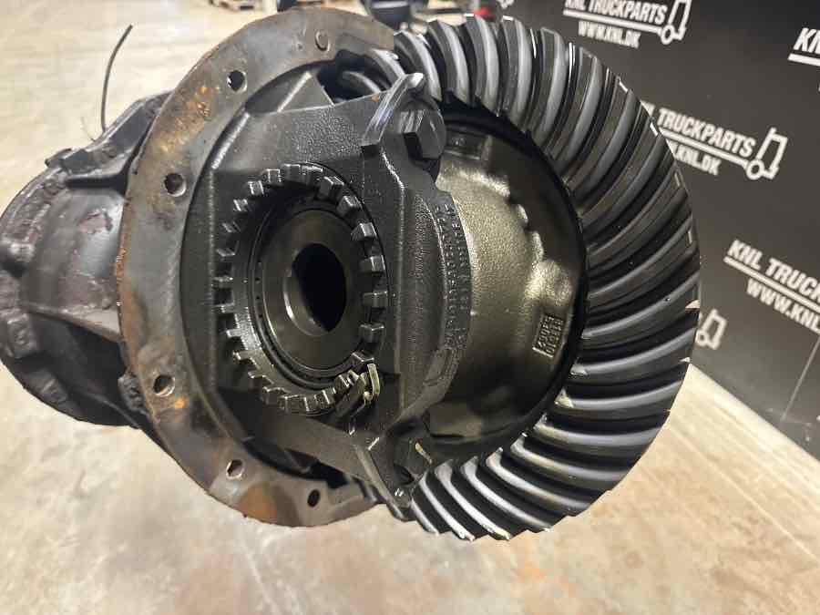 MAN DIFF HYD-1370 - 4.111 // 81.35600-6550 - Differential gear for Truck: picture 3 MAN DIFF HYD-1370 - 4.111 // 81.35600-6550 - Differential gear for Truck: picture 3