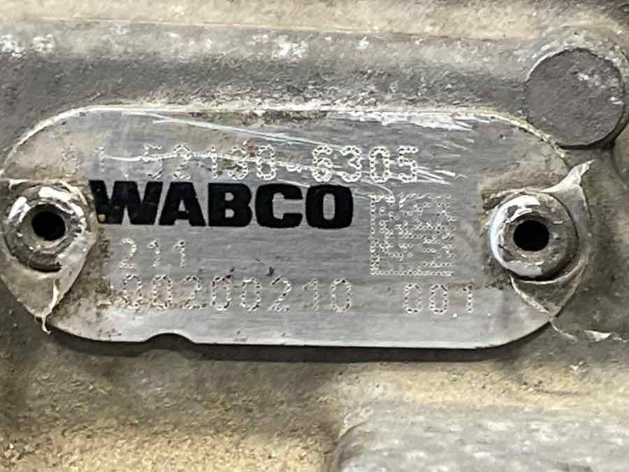 MAN FOOT BREAKE VALVE 81.52130-6305 - Brake valve for Truck: picture 3 MAN FOOT BREAKE VALVE 81.52130-6305 - Brake valve for Truck: picture 3
