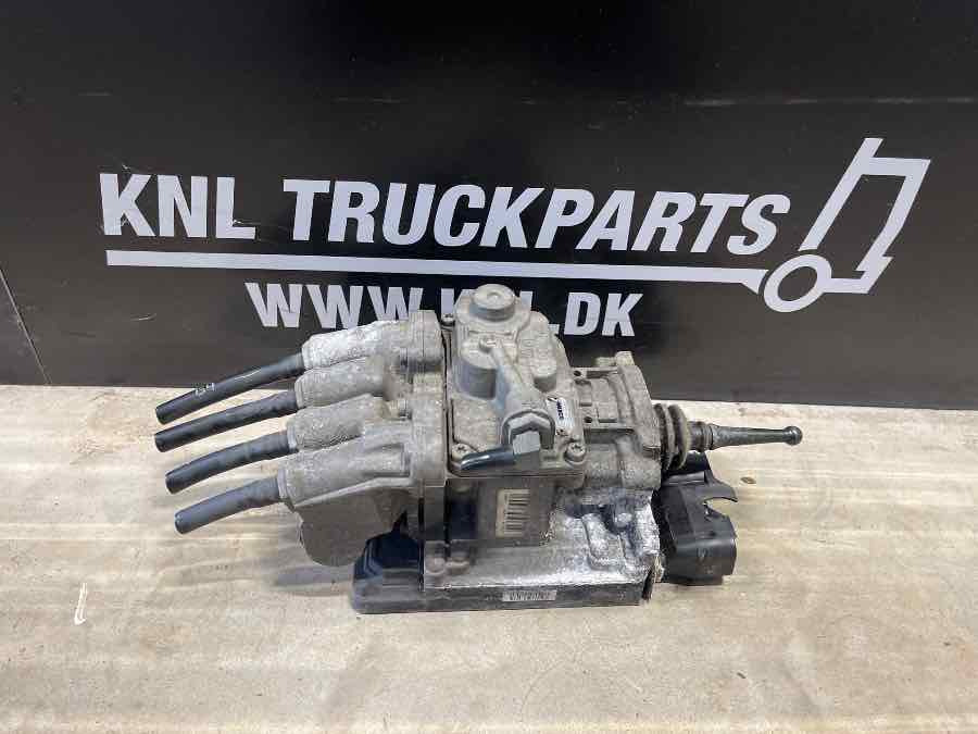 MAN FOOT BREAKE VALVE 81.52130-6305 - Brake valve for Truck: picture 1 MAN FOOT BREAKE VALVE 81.52130-6305 - Brake valve for Truck: picture 1