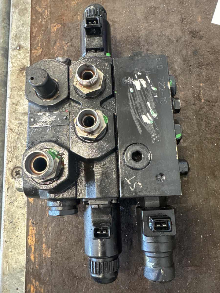 MAN STEERING VALVE 81.47103-6031 - Steering for Truck: picture 1 MAN STEERING VALVE 81.47103-6031 - Steering for Truck: picture 1