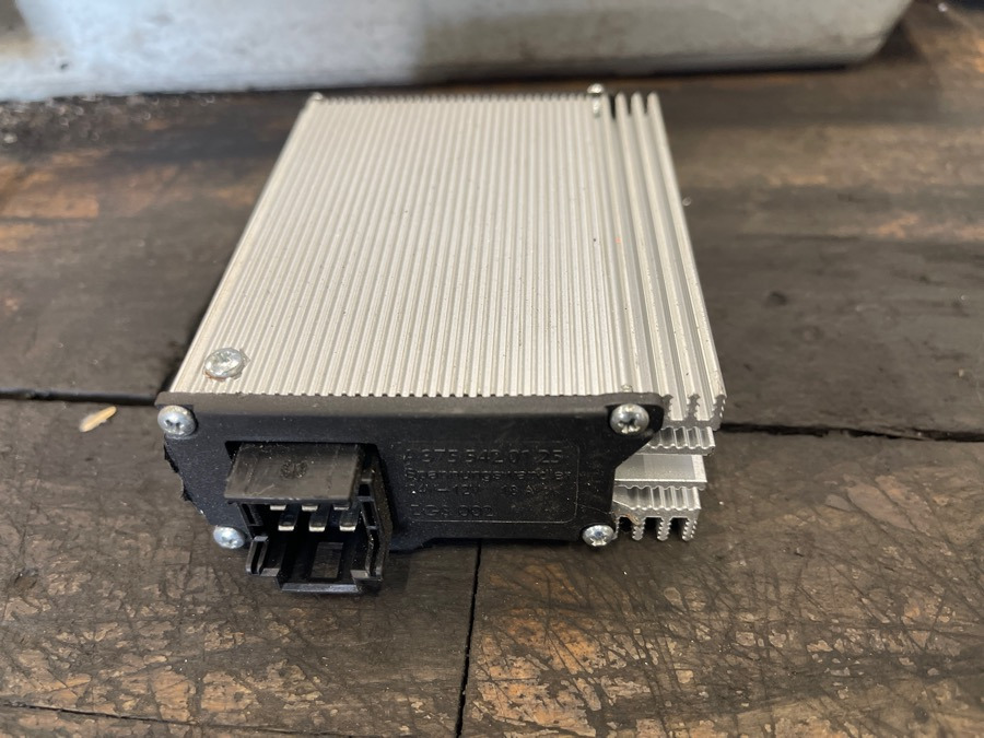 MERCEDES VOLTAGE CONVERTER A3755420125 - Electrical system for Truck: picture 1 MERCEDES VOLTAGE CONVERTER A3755420125 - Electrical system for Truck: picture 1