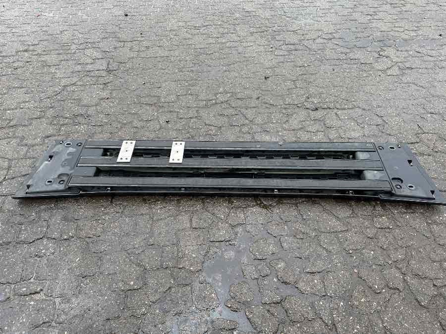 SCANIA NGR GRILL LOWER - Body and exterior for Truck: picture 2 SCANIA NGR GRILL LOWER - Body and exterior for Truck: picture 2