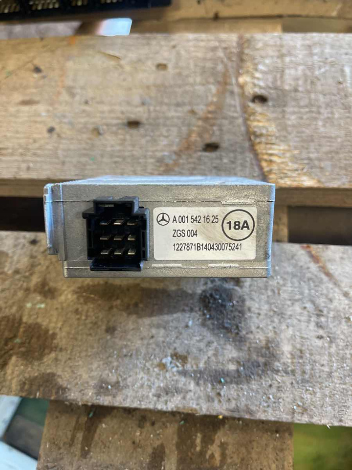 SETRA / MERCEDES VOLTAGE ECU A0015421625 - ECU for Bus: picture 1 SETRA / MERCEDES VOLTAGE ECU A0015421625 - ECU for Bus: picture 1