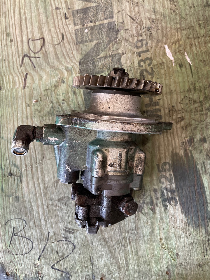 VOLVO STEERING PUMP 21110365 - Steering for Truck: picture 2 VOLVO STEERING PUMP 21110365 - Steering for Truck: picture 2